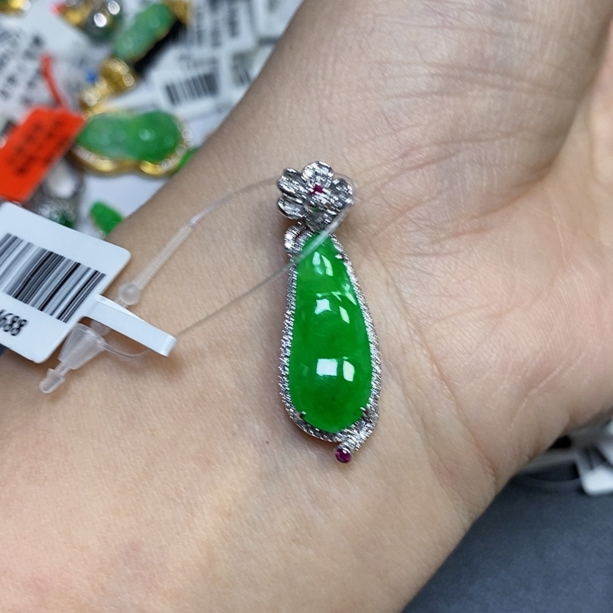 【闪购商品】颈饰18K金镶嵌翡翠清*～吊坠