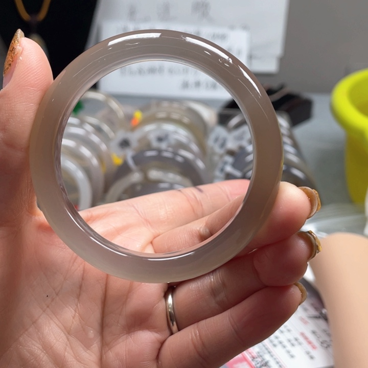 玛瑙/玉髓手镯未镶嵌爱****?