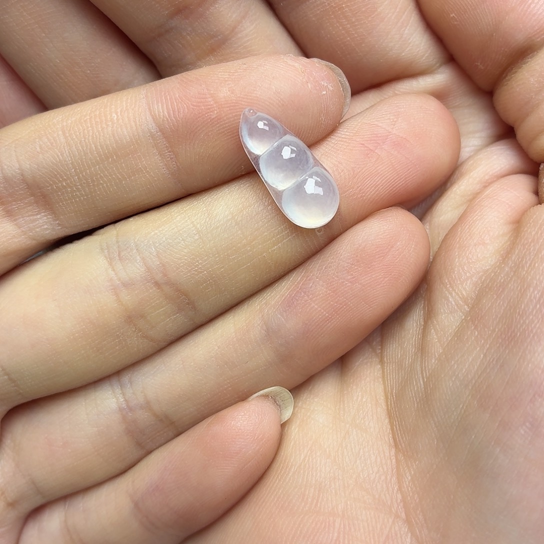 翡翠未镶嵌颈饰冰豆