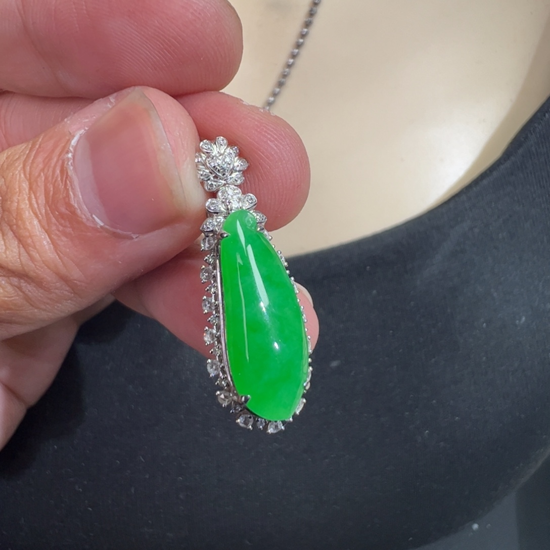 微***微翡翠18K金镶嵌吊坠(不含链)