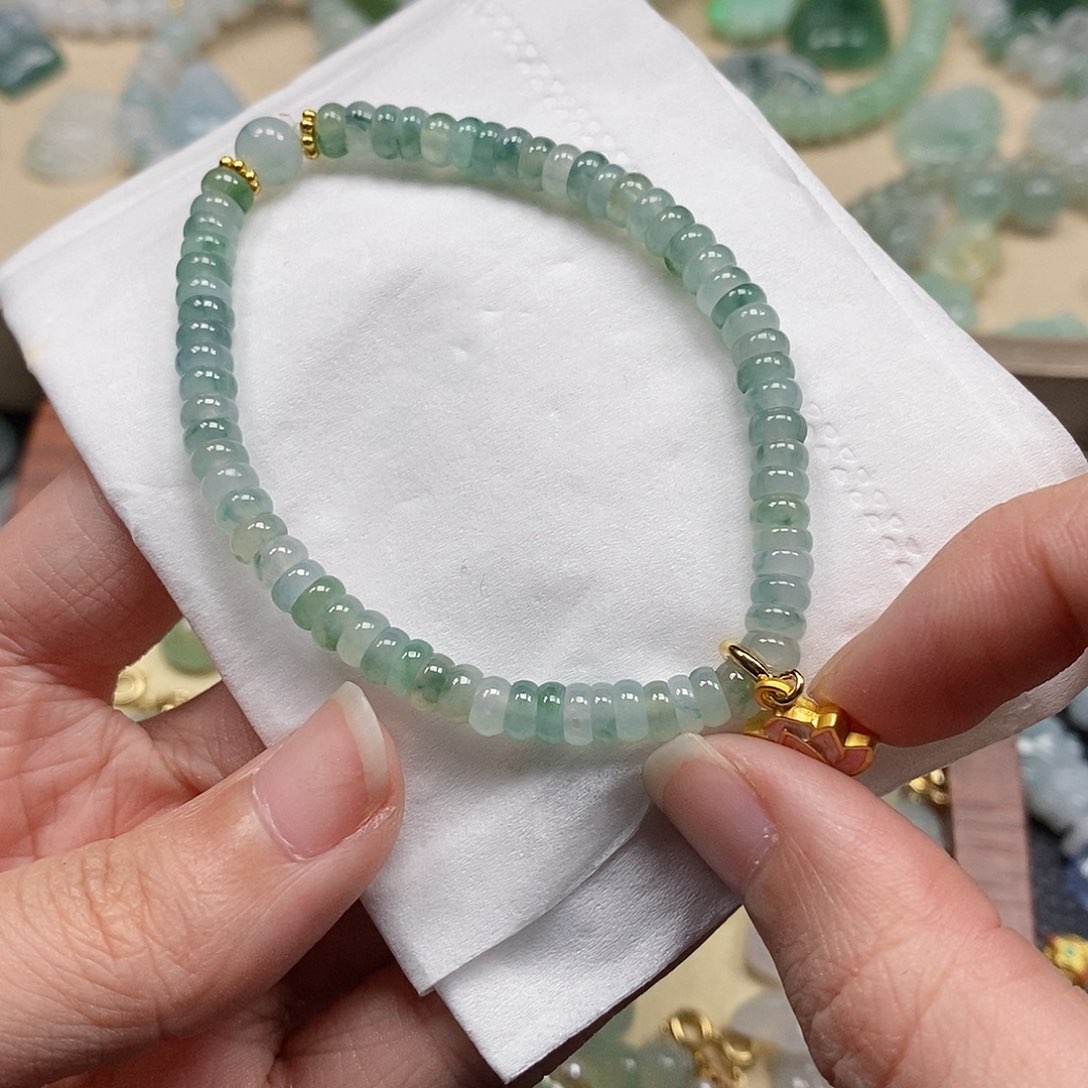 翡翠未镶嵌颈饰闪