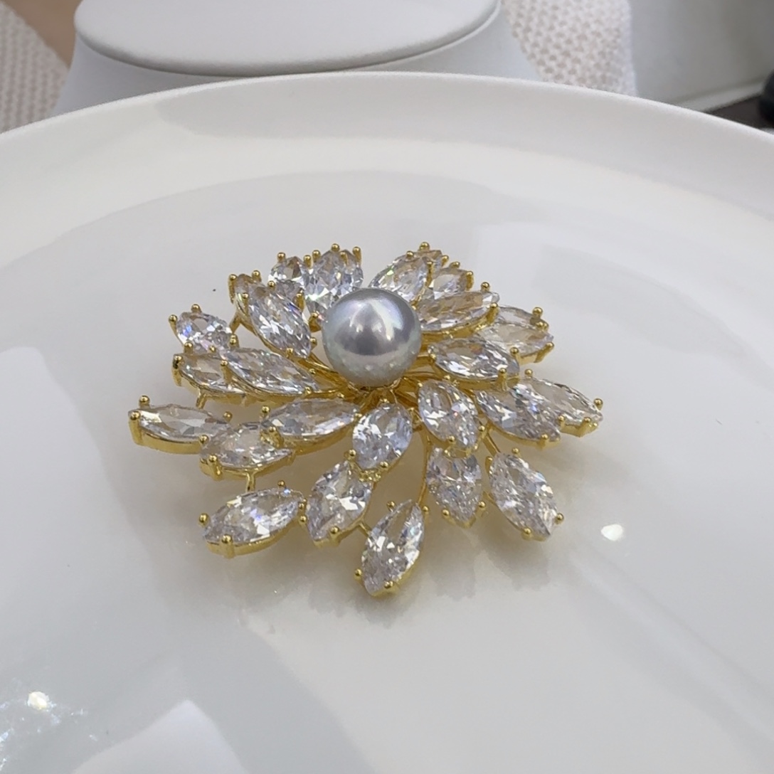 未镶嵌胸饰海水珍珠