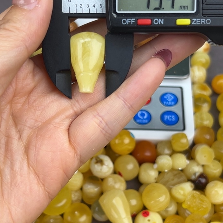 琥珀裸石未镶嵌微瑕175