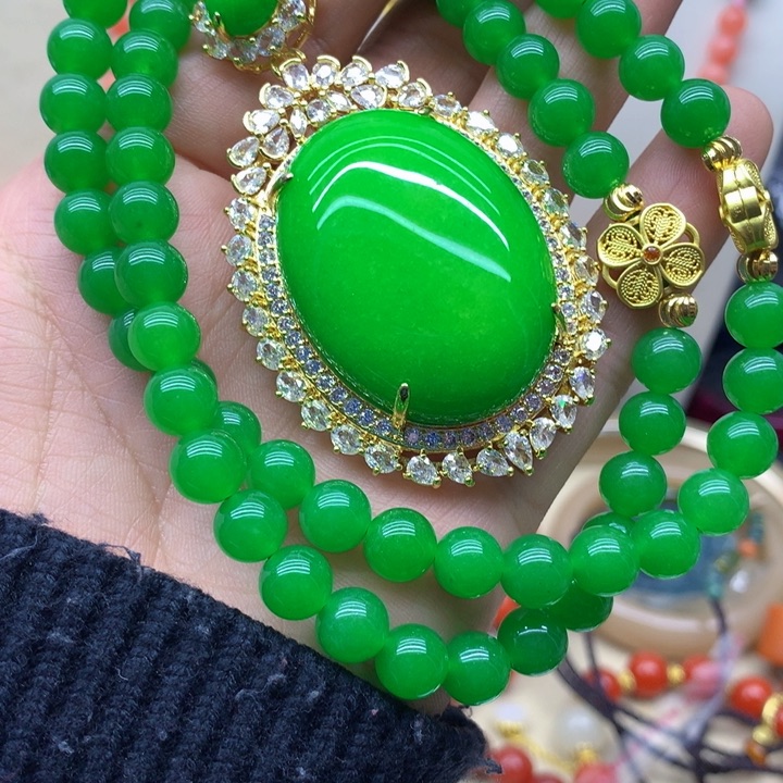 翡翠颈饰未镶嵌吊坠