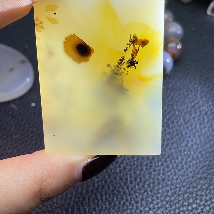 清***月玛瑙/玉髓未镶嵌颈饰