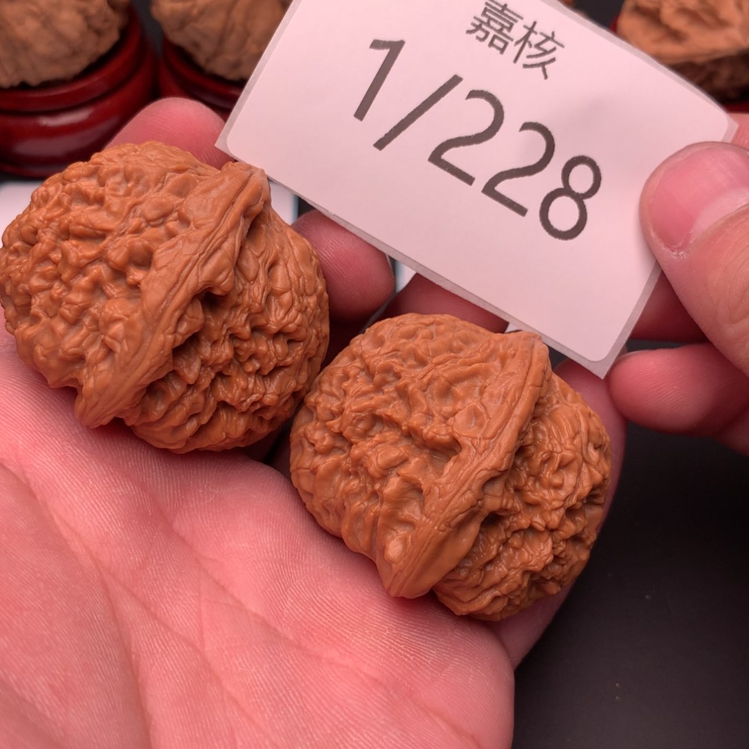 文玩核桃把件球体满肉南疆44