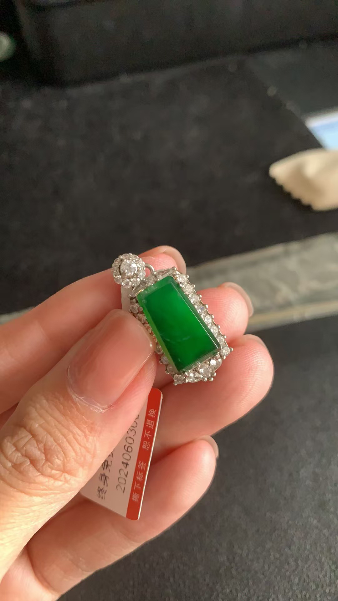 天然翡翠无事牌吊坠