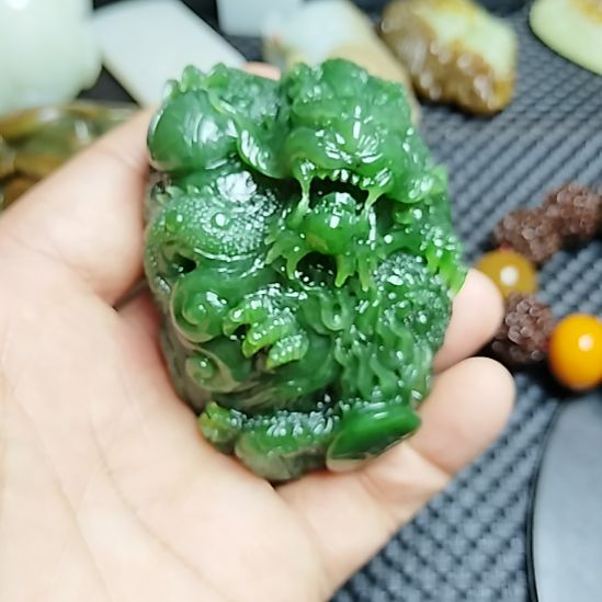 青***王和田玉未镶嵌把件