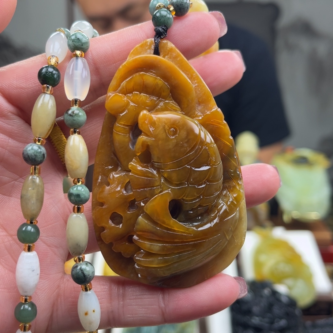 岫玉未镶嵌颈饰挂件