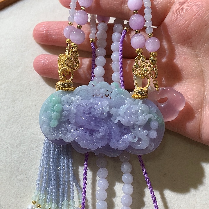 紫***藤翡翠未镶嵌颈饰翡翠吊坠