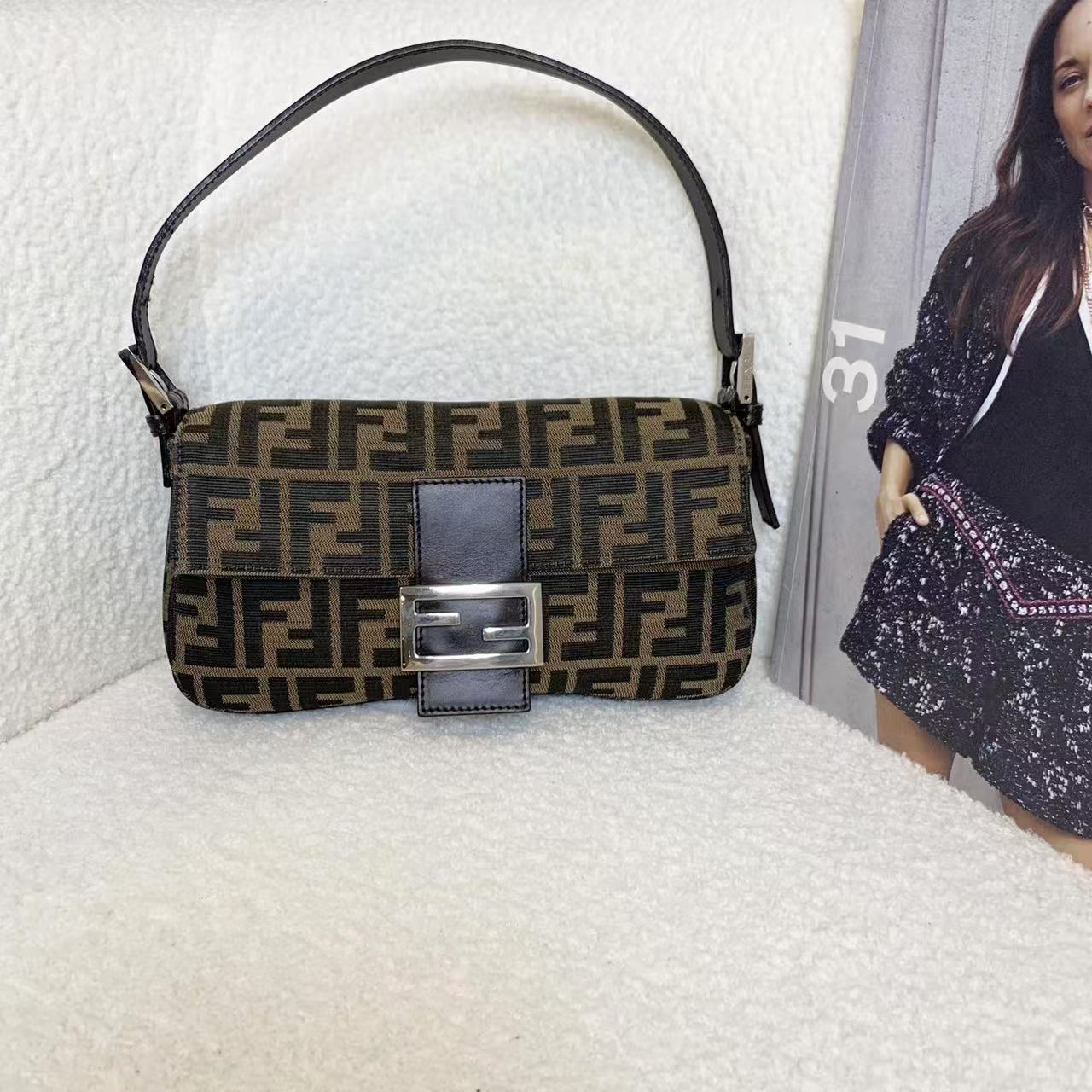 99新 FENDI/芬迪 壹臻/老花帆布拼皮法棍包/ 11814390