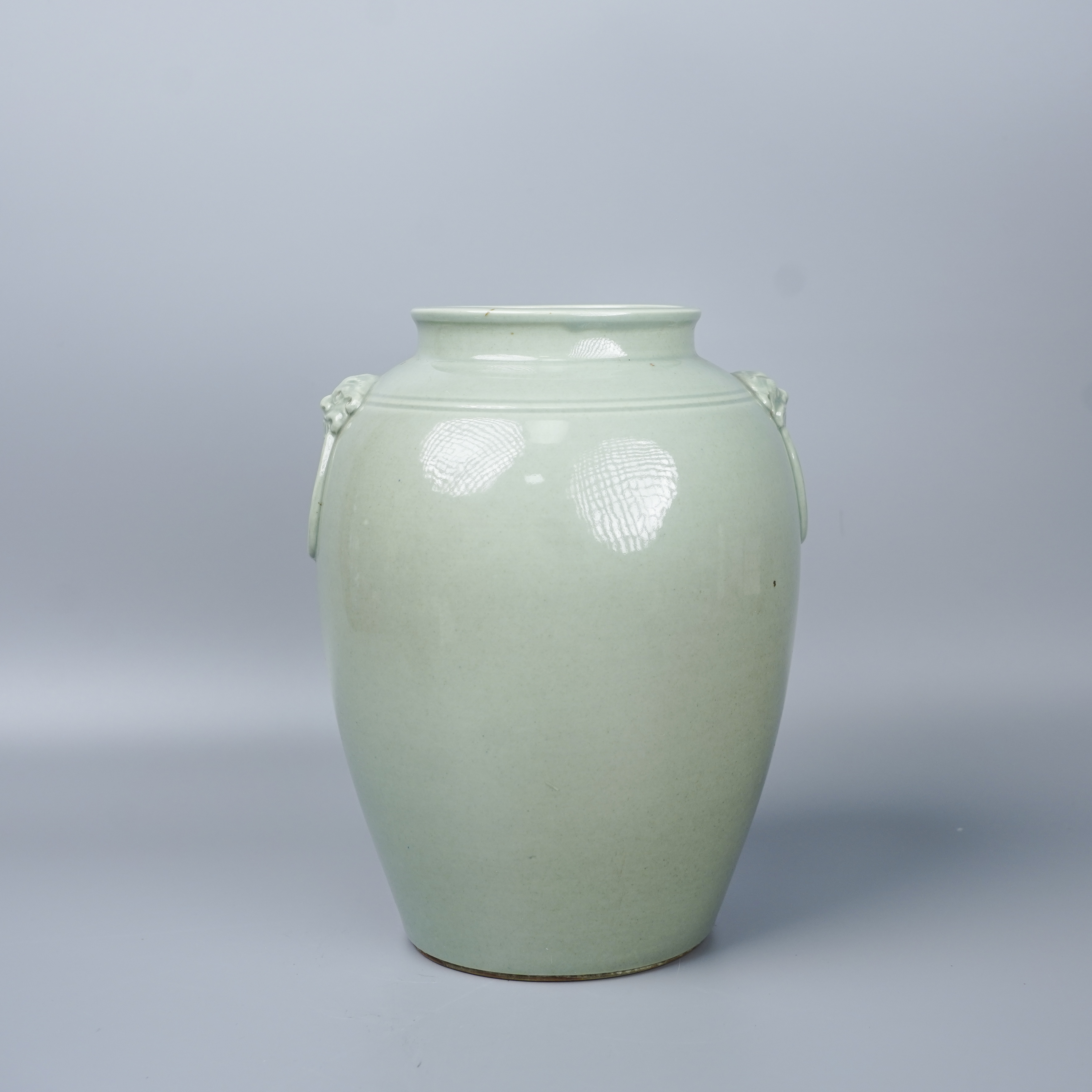 Lot013 豆青釉铺首衔环尊（H27cmL20cm，重2405g）