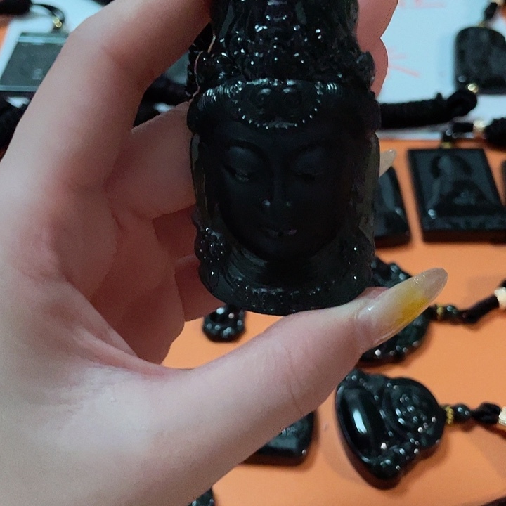 翡翠颈饰未镶嵌前**生