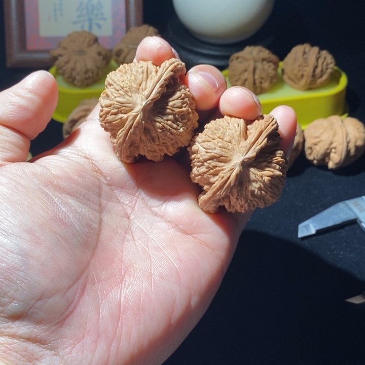 芒***果文玩核桃吊坠全品白狮子