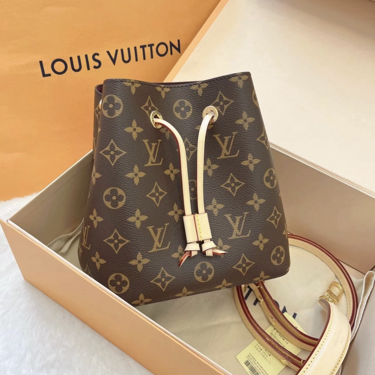 未使用 LouisVuitton/路易威登 Lv新款闲置新小水桶（25年7月票）