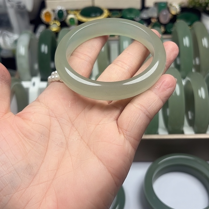 东陵石未镶嵌手镯