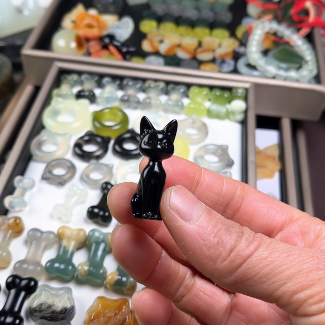 蛇纹石玉原石未镶嵌