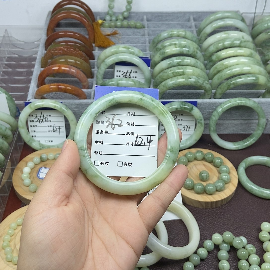 未镶嵌蛇纹石玉手链