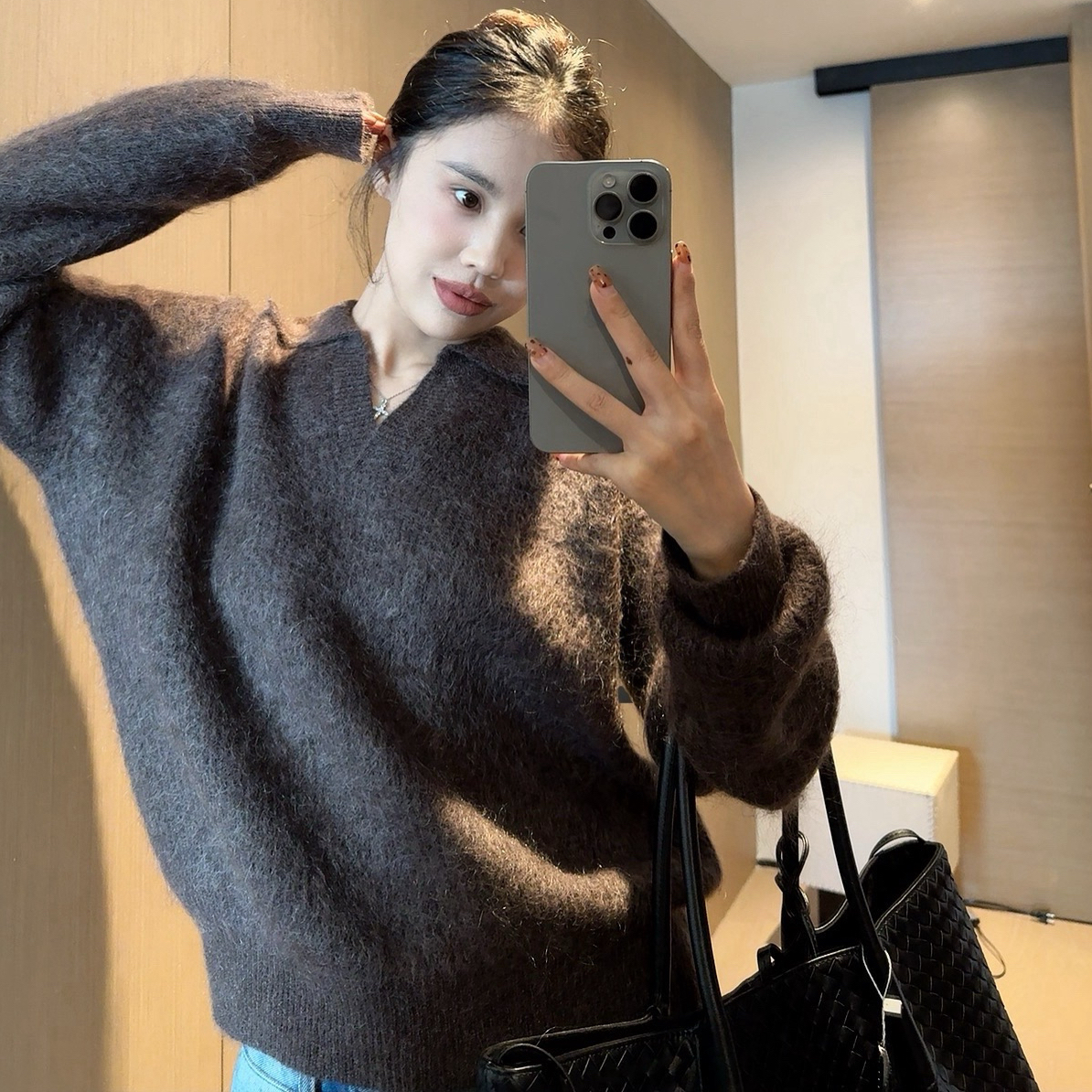 高级短款宽松型厚款毛衣常规女马海落肩袖拼接POLO领