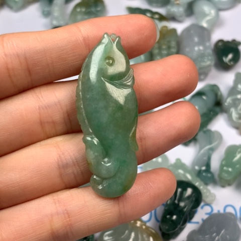 翡翠颈饰未镶嵌蔚*