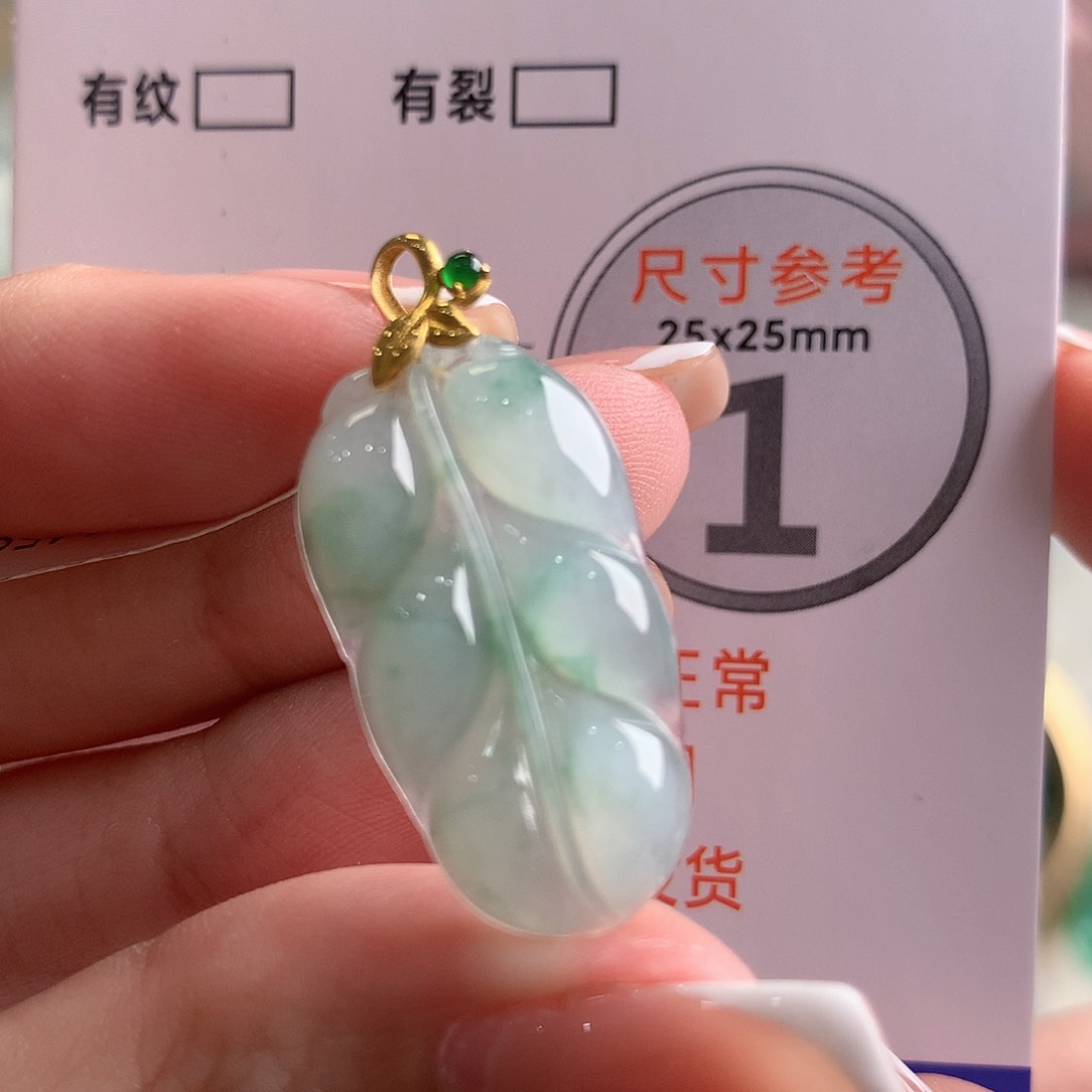 颈饰18K金镶嵌翡翠