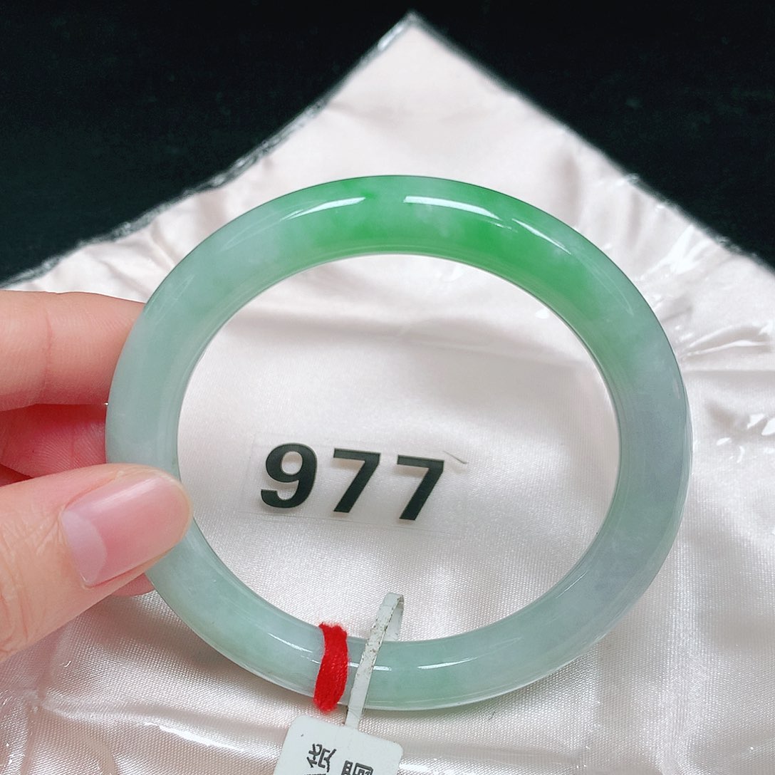 未镶嵌手镯（圆镯）翡翠