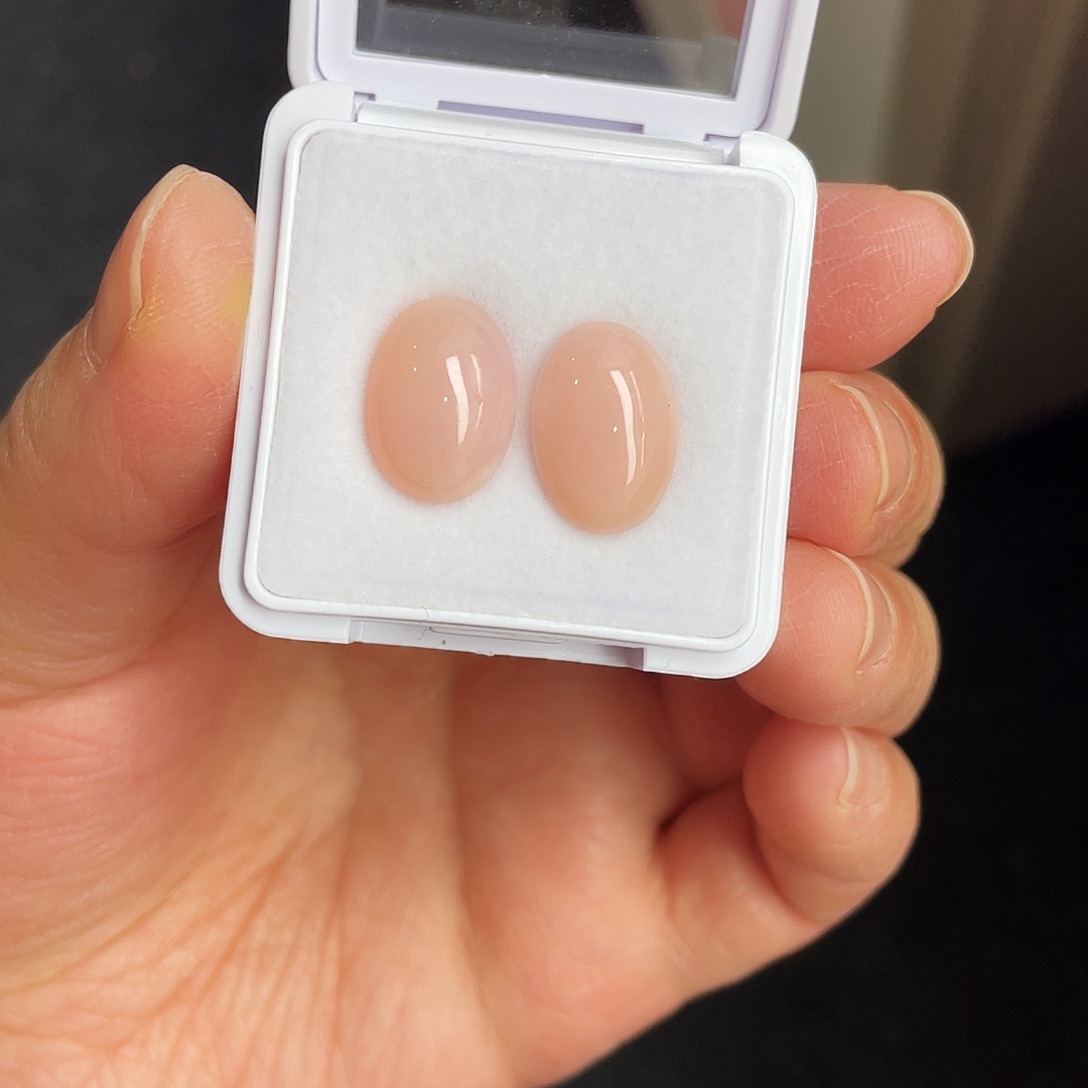 蛋白石裸石未镶嵌8.6ct粉欧泊