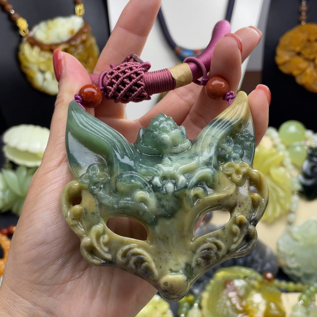 未镶嵌蛇纹石玉颈饰