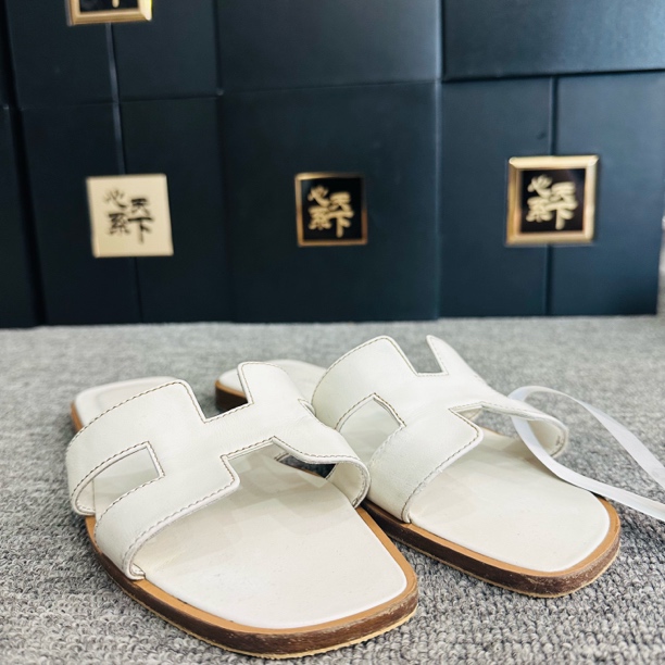 95新 Hermes/爱马仕 经典H拖鞋 白色款 38码 ysc1668