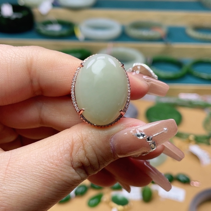 和田玉戒指58+圈口。编号76未镶嵌