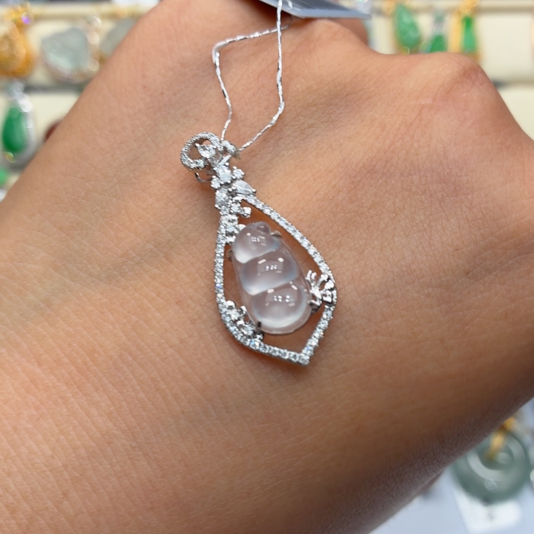 翡翠18K金镶嵌颈饰