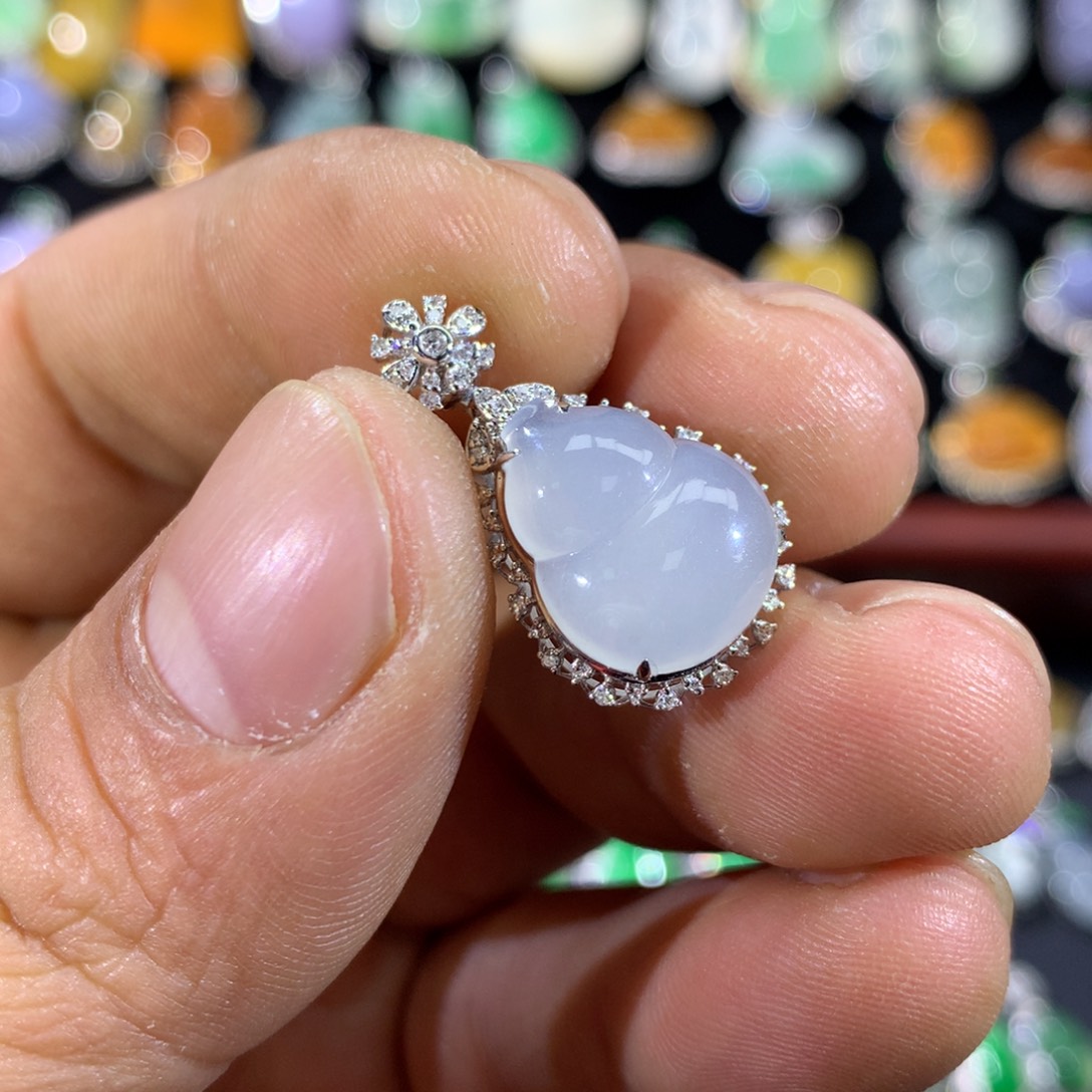 翡翠18K金镶嵌颈饰