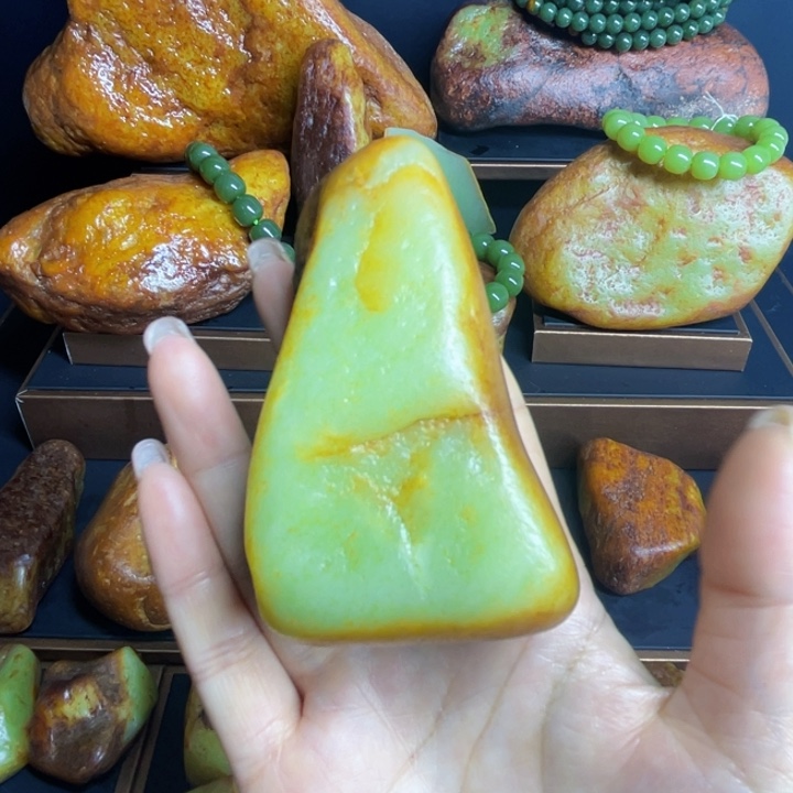 君***石和田玉未镶嵌手链