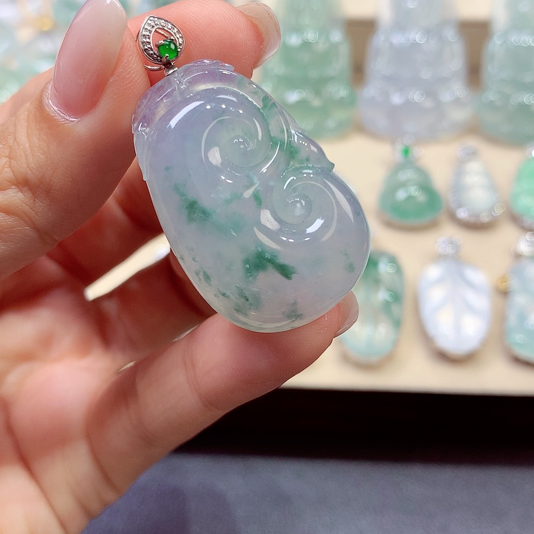 云***云翡翠18K金镶嵌颈饰翡翠