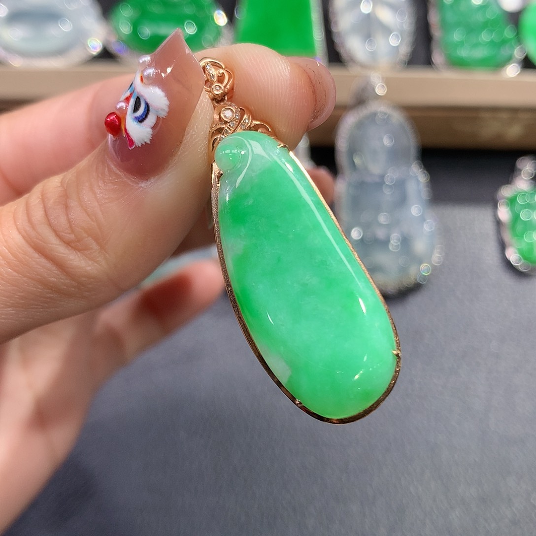 翡翠吊坠(赠链)18K金镶嵌