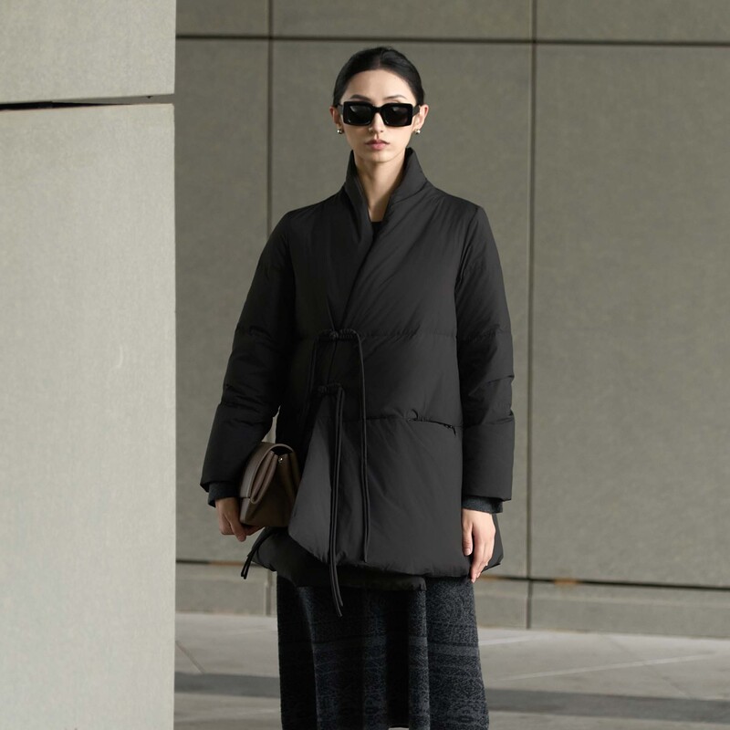 sdeer圣迪奥女装时尚百搭立领盘扣新中式宽松羽绒服S24483101