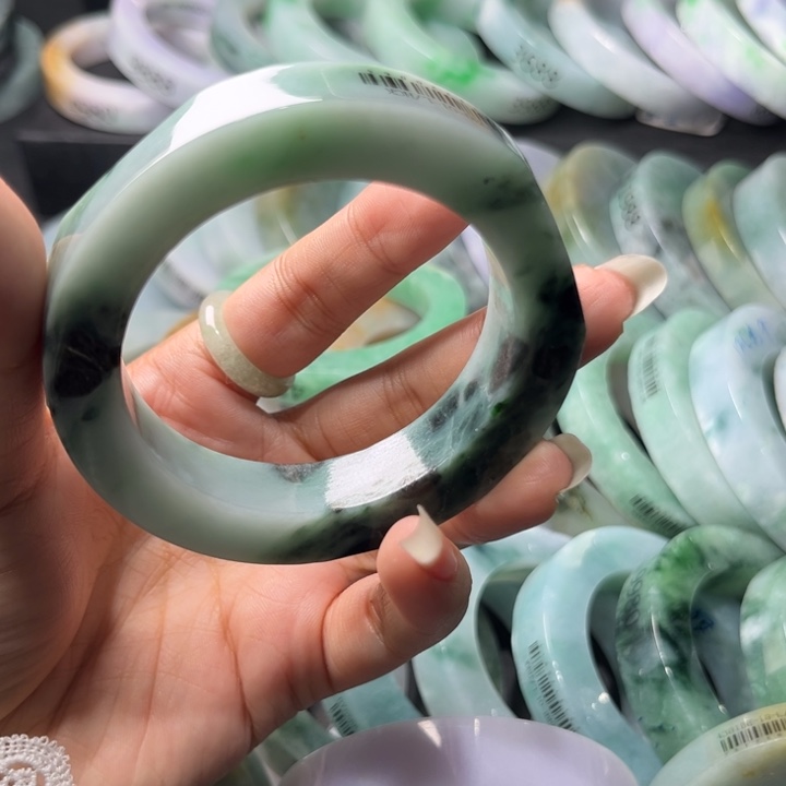 定制翡翠未镶嵌手镯