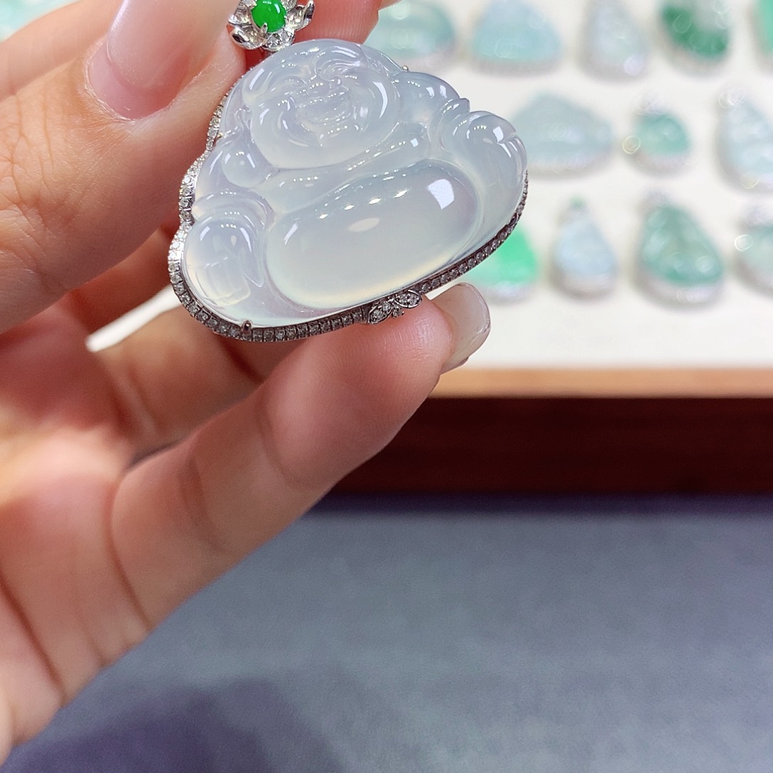 翡翠18K金镶嵌颈饰翡翠