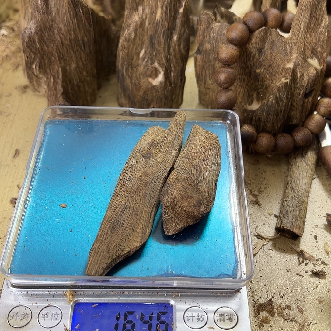 锦***多香料绿奇楠白棋16克