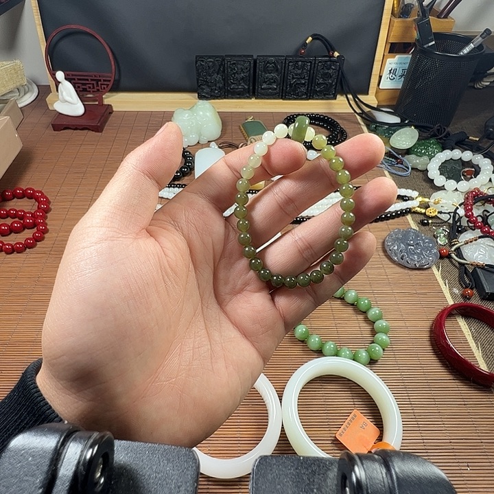 和田玉未镶嵌吊坠(赠链)