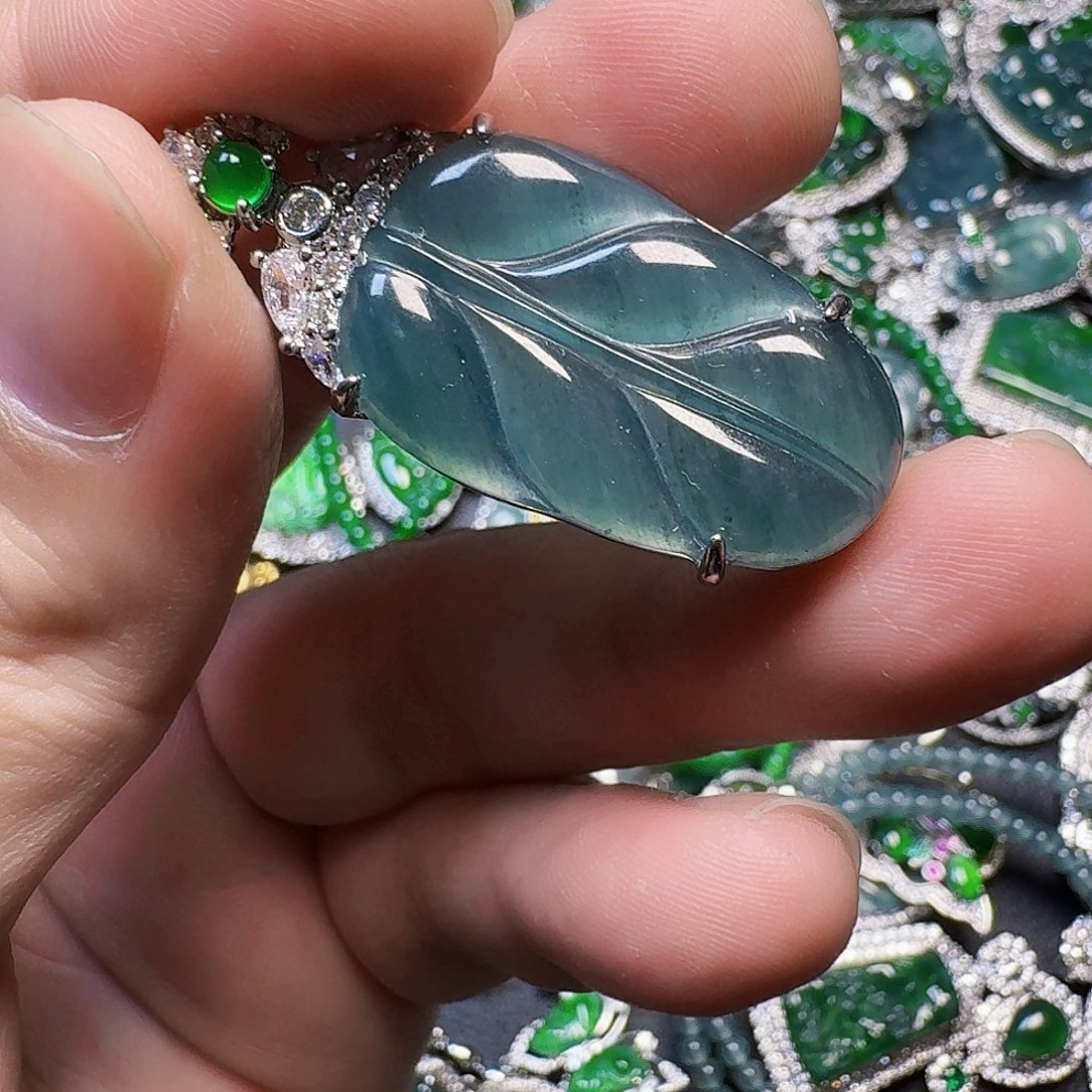 翡翠未镶嵌颈饰天然A货翡翠放漏