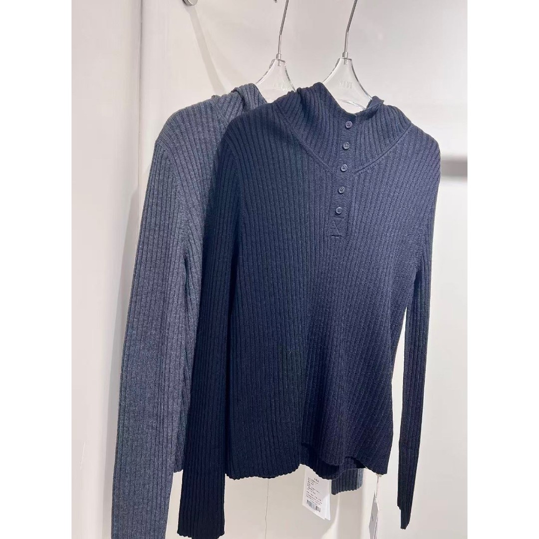 YIYI  2025秋冬百搭舒适  连帽纯色半开扣羊毛针织衫坑条