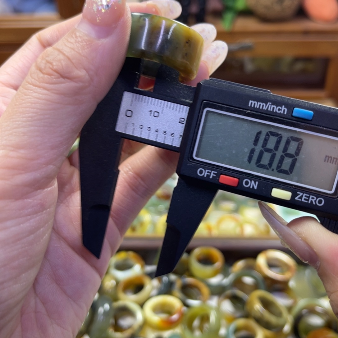 蛇纹石玉未镶嵌手镯25