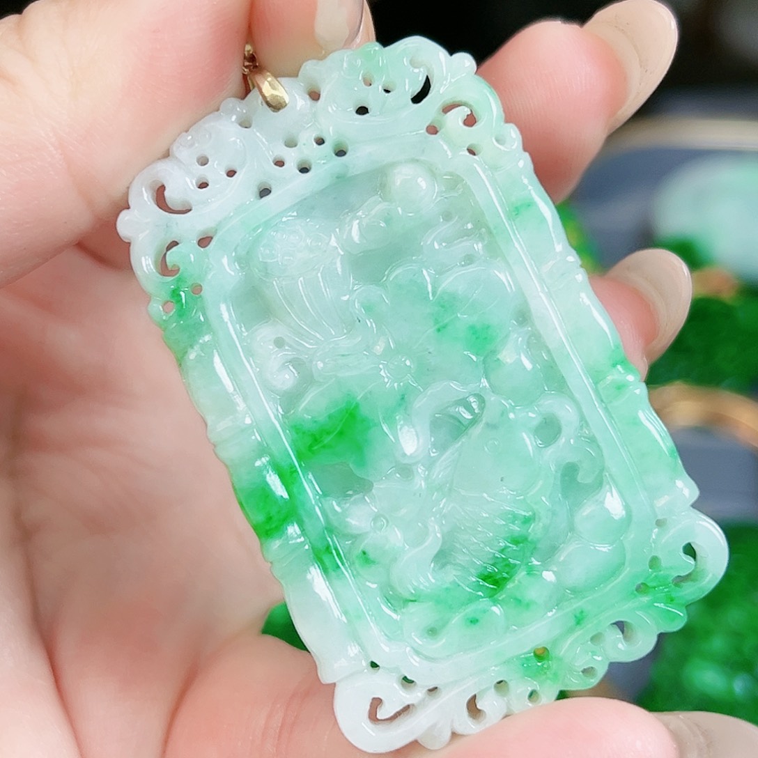 翡翠颈饰18K金镶嵌吊坠