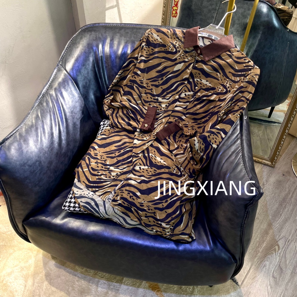 AOSER时尚印花翻领休闲衬衫女装轻职风咖色斑马纹2640