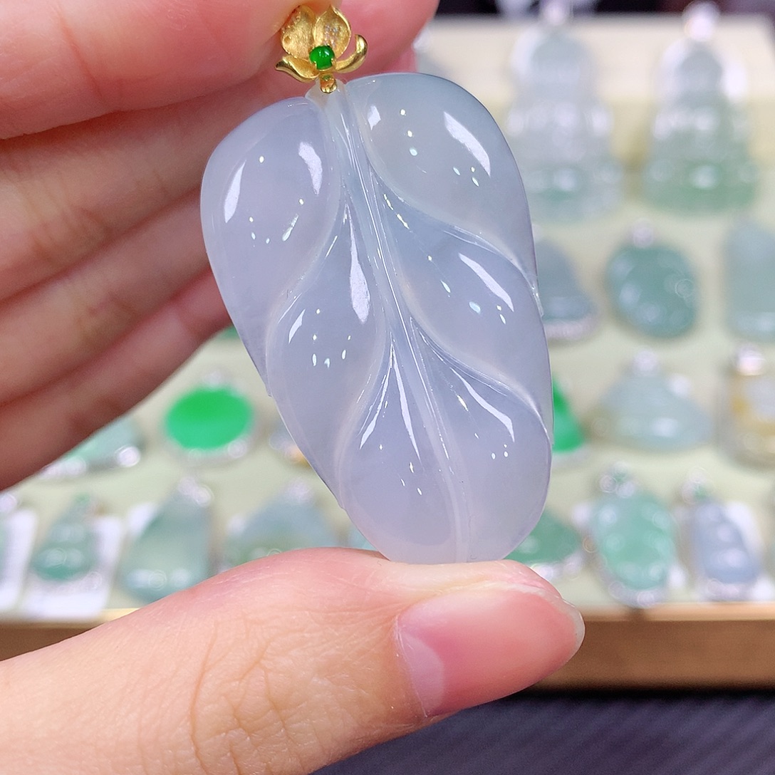 翡翠18K金镶嵌颈饰大叶子
