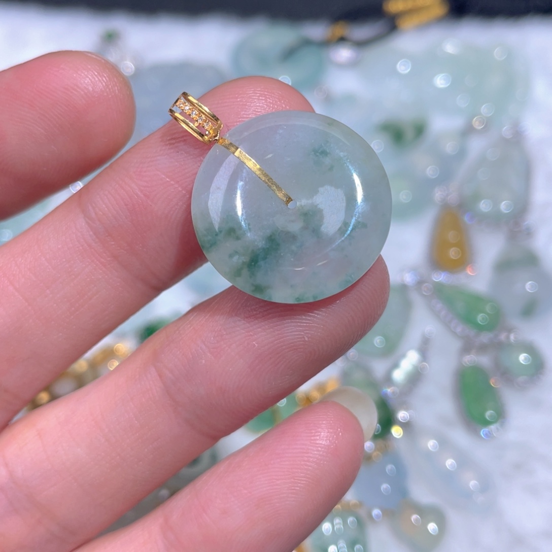 翡翠18K金镶嵌颈饰翡翠