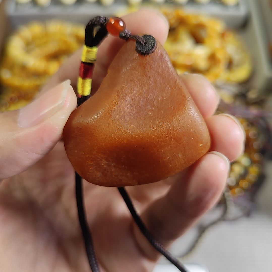 琥珀裸石未镶嵌全皮手把件总重19g
