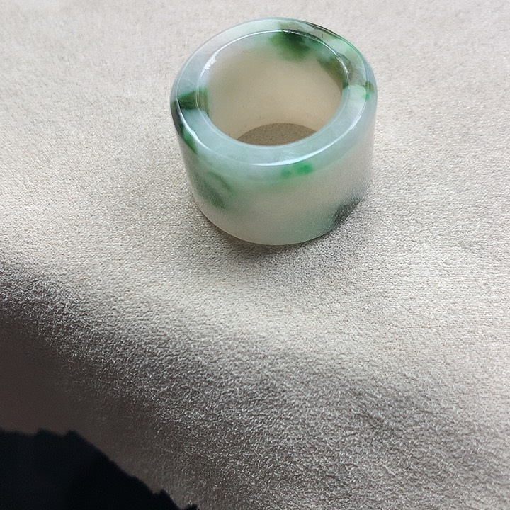 翡翠颈饰未镶嵌吊坠