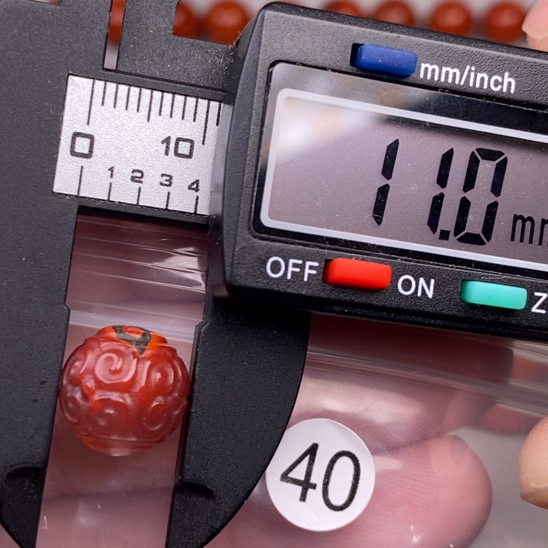 南红玛瑙未镶嵌配饰有瑕疵